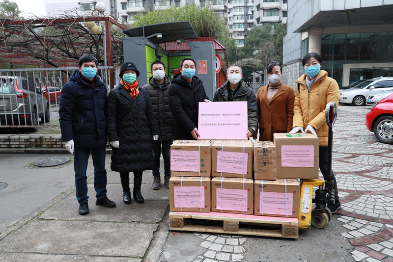 捐贈助力贏戰(zhàn)“疫”，決勝脫貧建小康   ——省現(xiàn)代農(nóng)業(yè)糧油食品進(jìn)出口集團(tuán)捐贈扶貧村防疫物資