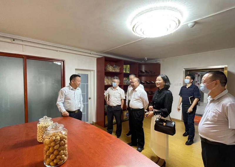 湖南農(nóng)業(yè)發(fā)展投資集團黨委副書記、 副董事長、總經(jīng)理楊正華一行到華實高調(diào)研工作