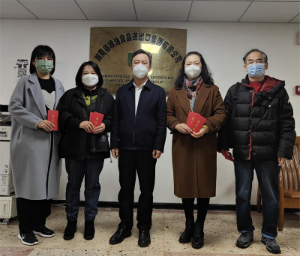 農業集團黨委委員、副總經理陳根榮慰問糧油集團困難黨員、困難職工